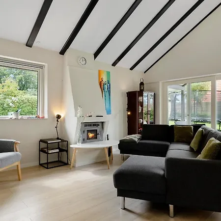 3 Bedroom Amazing In Holiday home