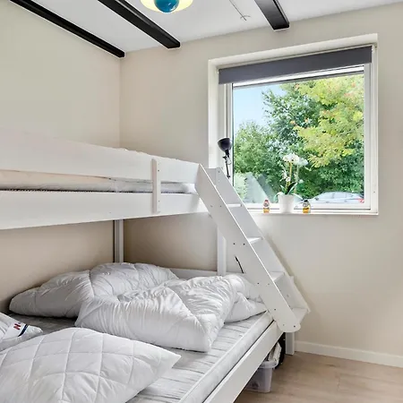 3 Bedroom Amazing In Holiday home