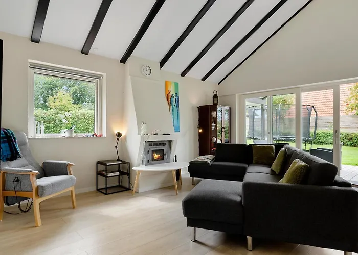 3 Bedroom Amazing In Holiday home