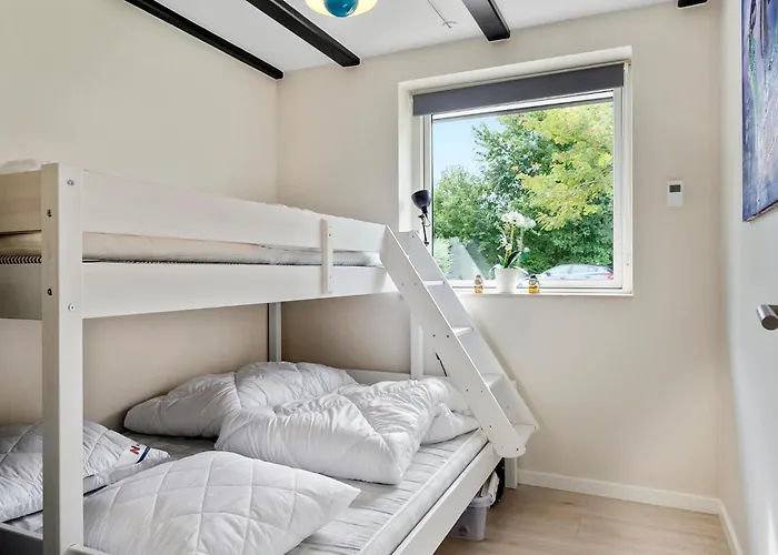 3 Bedroom Amazing In Holiday home
